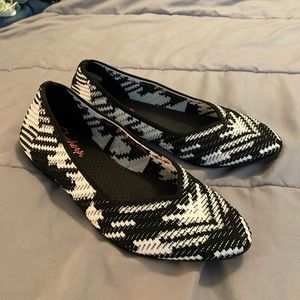 Skechers Cleo Blurry pointed flat sz 8.5